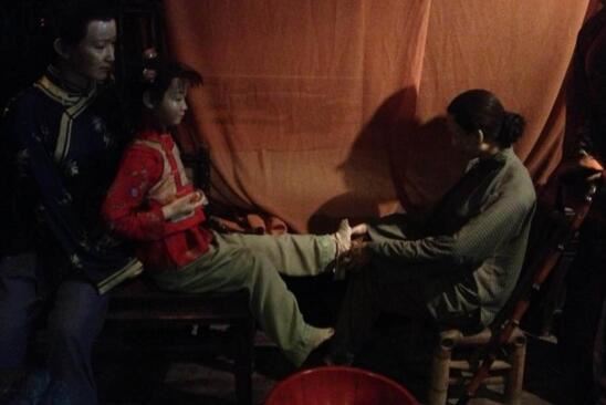 古代妇女缠足图片，残忍过程为满足男人变态审美