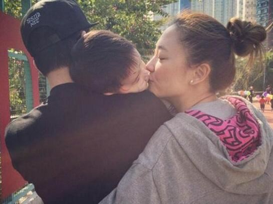 陈小春儿子正面照首度曝光，缩小版陈小春参加真人秀