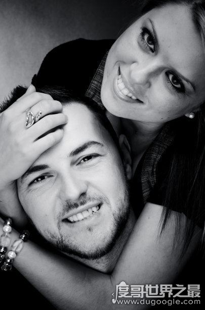 女孩问要男朋友有什么用，问她要女朋友有什么用处