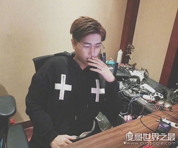 赵梦玥夹腿门事件经过， 五五开女友uu妹被拿一血(贵圈真乱)