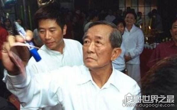 香港神佛大师,白龙王一生不见两个人(网传为刘嘉玲和张国荣)
