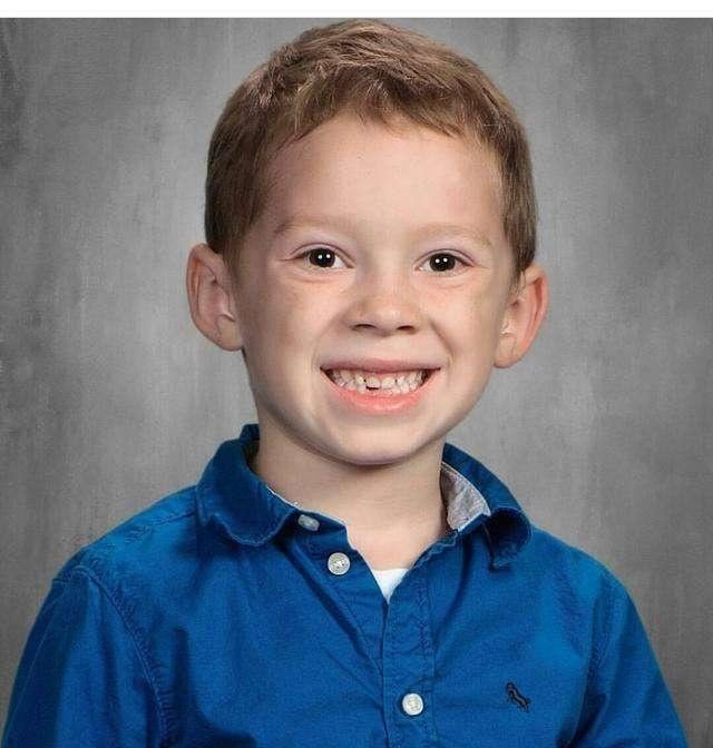 假笑男孩GavinThomas，他都笑累了(他只是个九岁小孩)