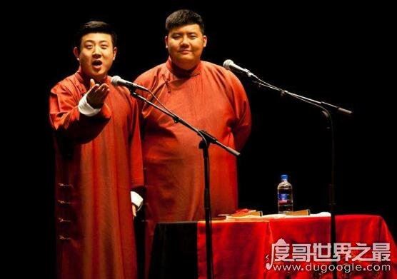 抖包袱是什么意思，一种相声术语(就是指将关键笑料说出来)