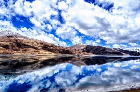 天空之境乌尤尼盐沼，世界最大的盐层覆盖的荒原(绝美)