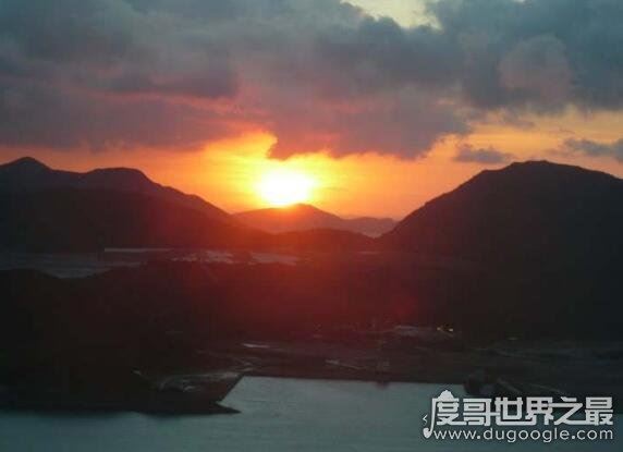 昱字怎么读，昱和玉同音(是日光、光明、照耀的意思)