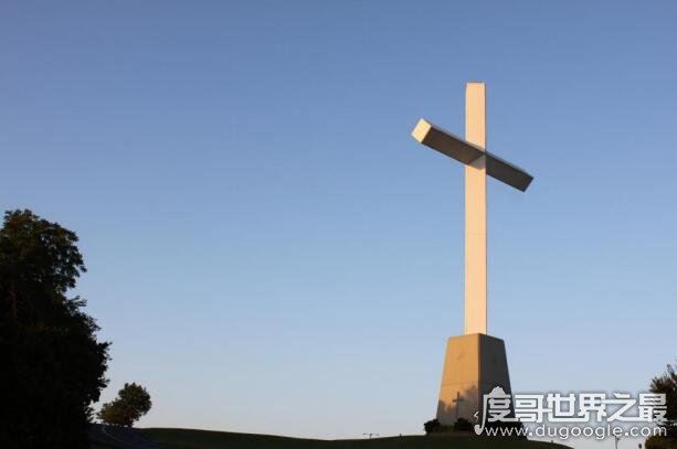 基督教和天主教的区别，天主教教堂十字架有耶稣圣像(基督教没有)