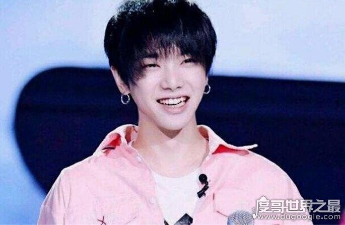 华晨宇家世显赫,父亲华福雄是某银矿企业副董(妥妥的富二代)