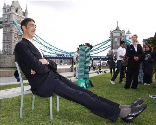 世界第一高人，苏尔坦·科森身高2.47米(吉尼斯世界纪录保持者)