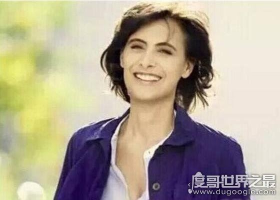 法国总统马克龙的妻子年轻照片太美,难怪高中就发誓要娶她