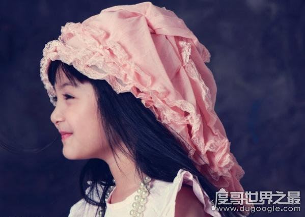 童星张籽沐承受了这个年纪不该有的美貌，长大后更漂亮了