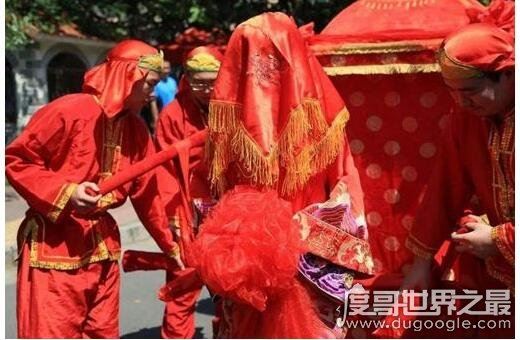 古人婚礼在什么时间举行,一般是在黄昏时迎娶新娘(婚与昏同音)