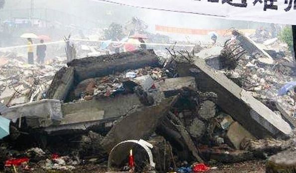 汶川地震灵异图片，鬼脸出没蓝色灵魂四处飘荡