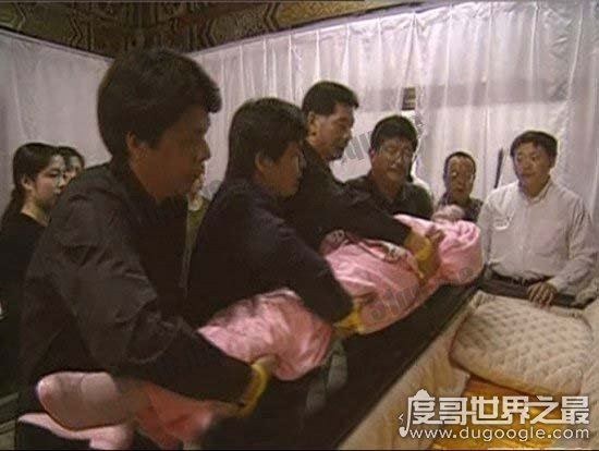 揭秘邓丽君死亡真相，一代歌后疑似死于吸毒