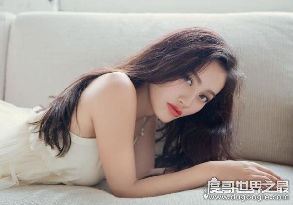 女生叫你睡她的表现，女人表现最明显的5条性暗示(男人必看)