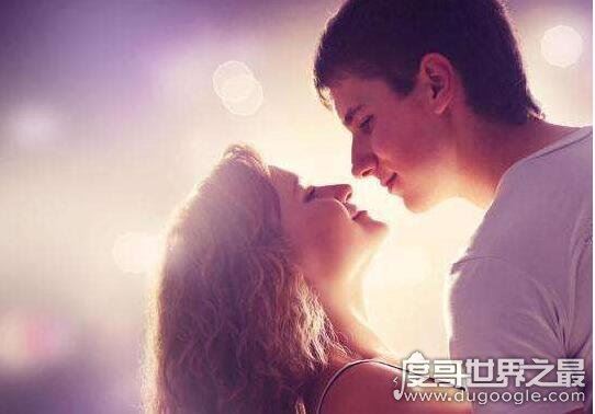 女生叫你睡她的表现，女人表现最明显的5条性暗示(男人必看)