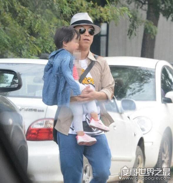 黄渤妻子小欧罕见曝光,恋爱13年结婚11年却恩爱如初