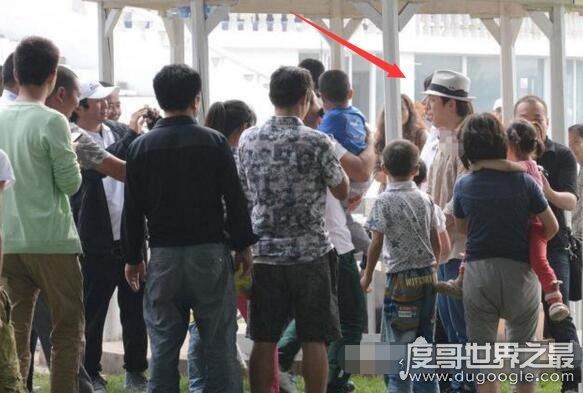 黄渤妻子小欧罕见曝光，恋爱13年结婚11年却恩爱如初