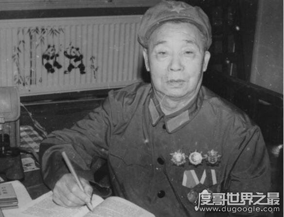 铁血英雄李云龙的原型是谁,中将王近山(打仗泡妞一个样)