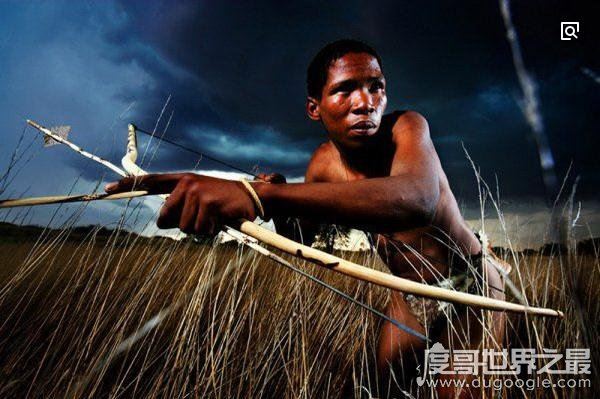 野外生存最强的土著民族：布须曼人，以擅长追踪猎物而闻名