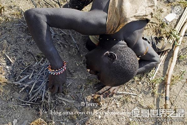 野外生存最强的土著民族：布须曼人，以擅长追踪猎物而闻名