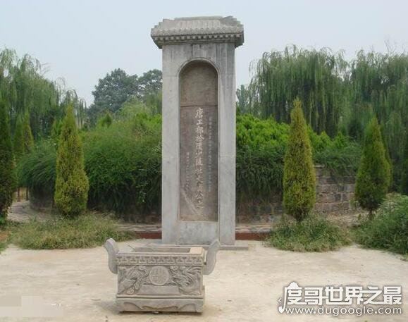诗圣是谁,是忧国忧民的杜甫(唐朝最伟大的现实主义诗人)