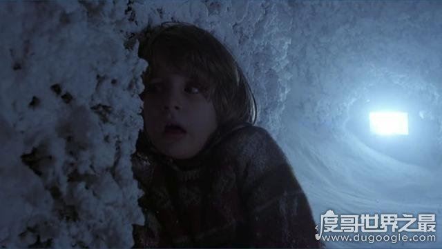 超恐怖电影闪灵解析，作家深陷幻境而逼疯(头号玩家致敬的电影)