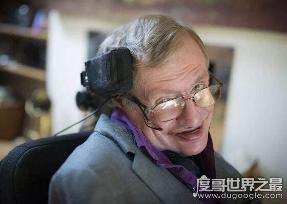 霍金的成就和贡献被严重夸大，只是被包装成伟大的科学明星