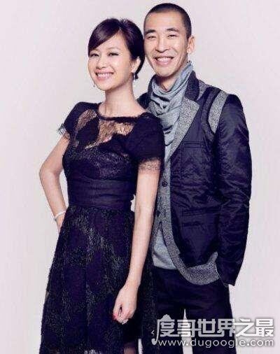 徐静蕾老公是李亚鹏，跨界歌王舞台公然献花重温将爱