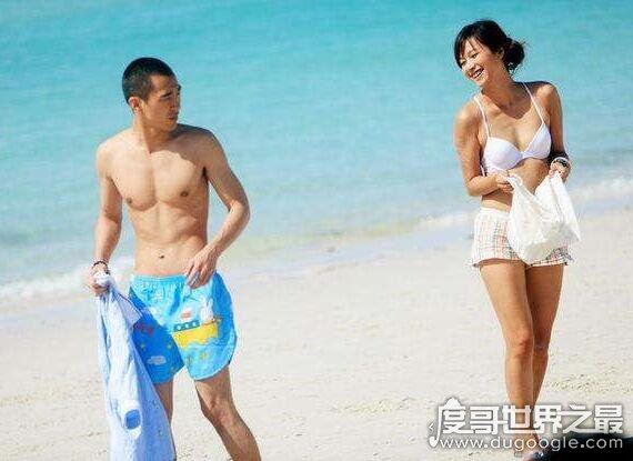 徐静蕾老公是李亚鹏，跨界歌王舞台公然献花重温将爱