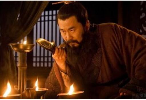 孔融让梨的故事，孔融不孝乃无稽之谈(是曹操挂上的罪名)