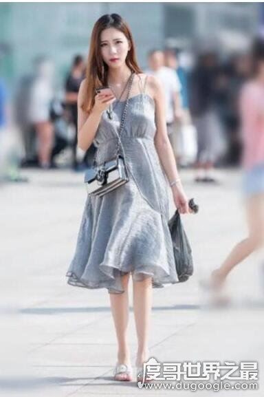 重庆最美女孩吓人原版在线观看，乃恐怖的恶搞视频(慎入)