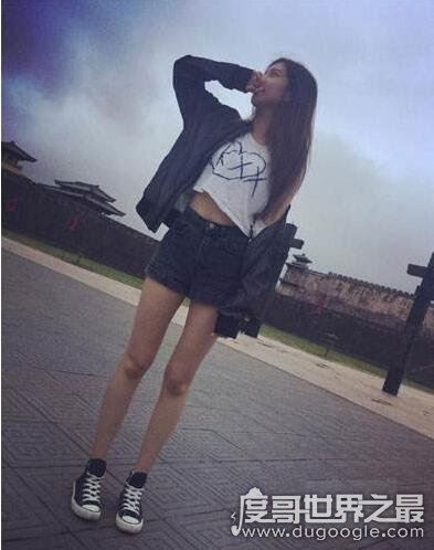 张一山恋情疑曝光，与女友宋妍霏穿情侣装已是圈内公开的秘密