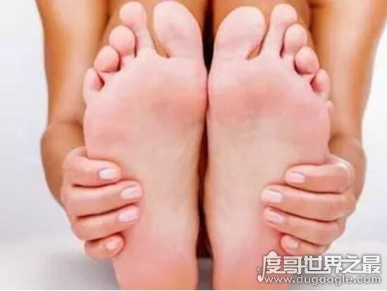 脚心发热是怎么回事，疳积脾虚或血虚阴亏引起的不适