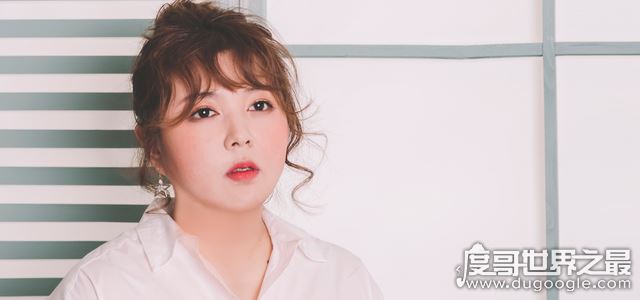 长得丑活的久长得帅老的快，单曲《我愿意平凡的陪在你身旁》