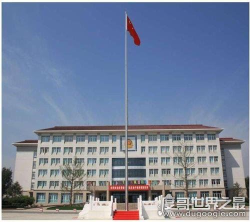 中国标准旗杆高度是多少,由旗帜大小决定(天安门旗杆高32.6米)