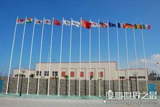 中国标准旗杆高度是多少，由旗帜大小决定(天安门旗杆高32.6米)