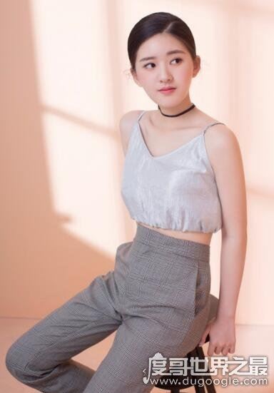 赵露思多高，网传赵露思身高152cm比沈月还矮(乃虚假传闻)