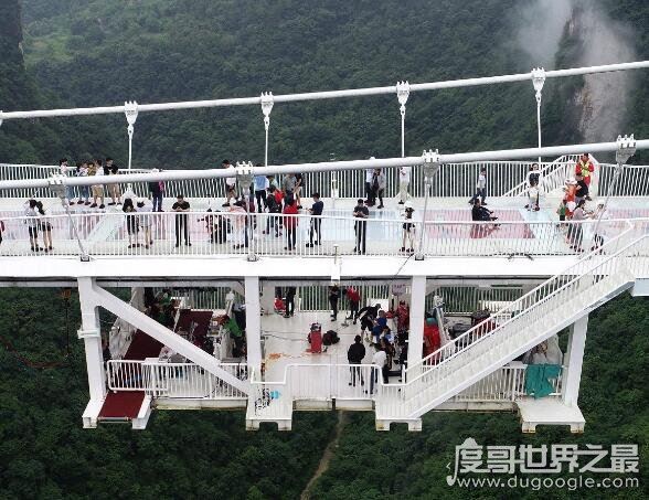 世界上最长的玻璃桥,湖南张家界玻璃桥(全长536米/宽6米)