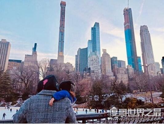 周杰伦晒儿女正面，两人软萌的小宝贝颜值超高(女儿比较活泼)