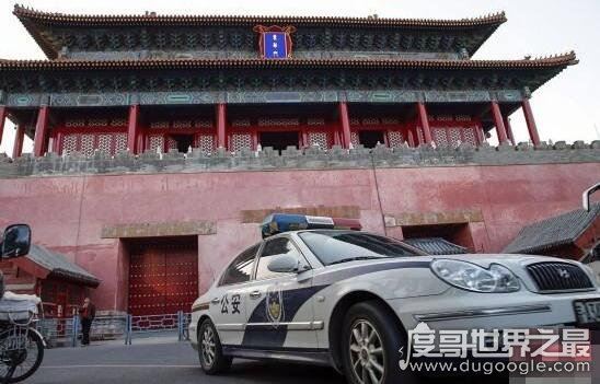 北京故宫东华门疑发生命案，一男子怒砍两主任后自杀未遂