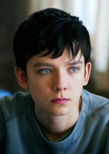 没长残的童星阿沙·巴特菲尔德,年仅18岁身高183