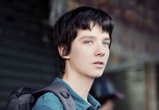 没长残的童星阿沙·巴特菲尔德,年仅18岁身高183