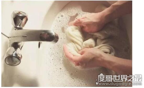 衣服上的油渍怎么去除小窍门,教你几招让衣服重新干净如新