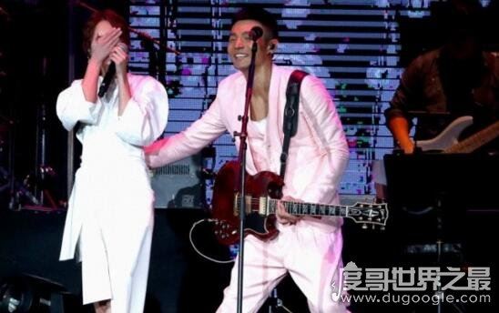 李荣浩杨丞琳恋情曝光,演唱会上公开偷亲杨丞琳