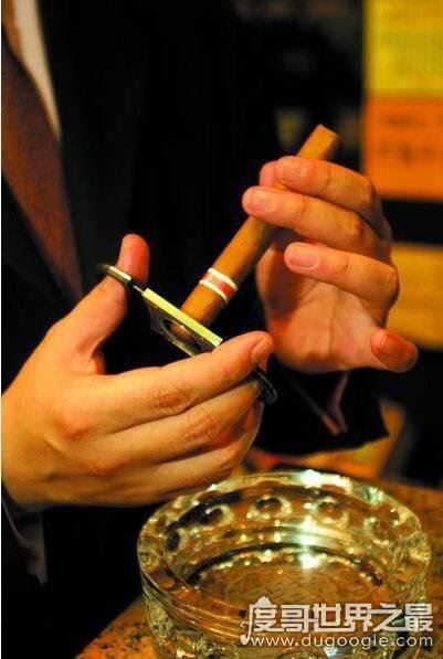 雪茄怎么抽？＂一根雪茄三根柴＂方法很讲究(附详细步骤)