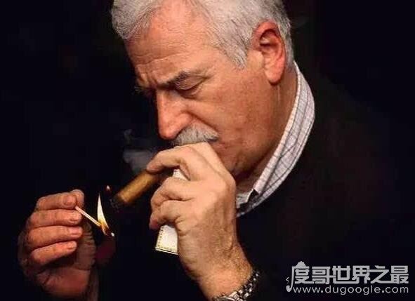 雪茄怎么抽？＂一根雪茄三根柴＂方法很讲究(附详细步骤)