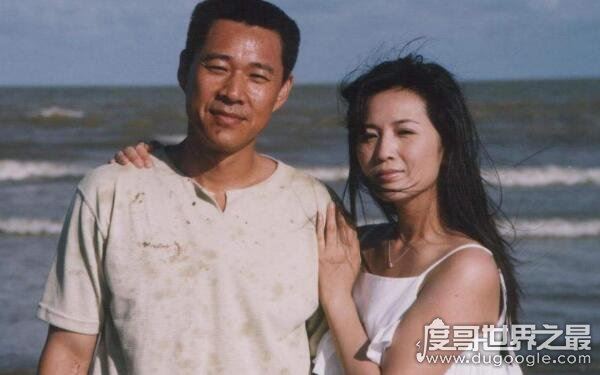 张丰毅老婆霍凡资料介绍，因漂亮被鲁豫夸赞（现已结婚25年）