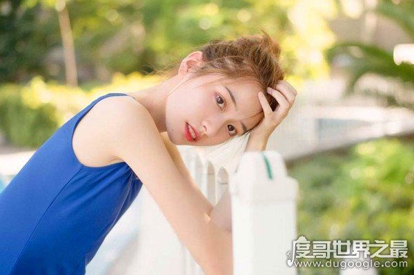 钓凯子什么意思,就是指女人勾引到了金龟婿(词意不好少说)