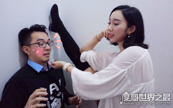 壁咚是什么意思，男生撩妹必备技能(成功率高)