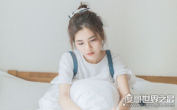 壁咚是什么意思，男生撩妹必备技能(成功率高)